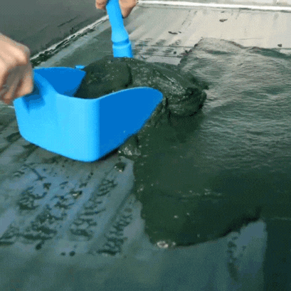 <p><strong>“Une récolte délicate, riche en phycocyanine.”</strong><br/><br/>La spiruline est filtrée puis soigneusement récupérée pour préserver la qualité de son pigment actif : la phycocyanine.</p>